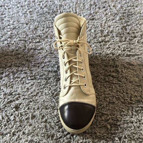 Stuart Weitzman - Zipit Leather Hightop Sneakers - Picture 4 of 7